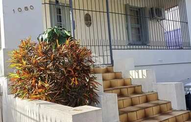 Imagem: A casa possui 5 Dormitórios, 4 Banheiros, 5 Vagas na garagem