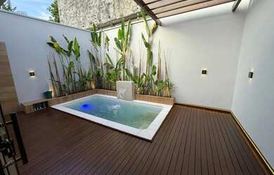 Imagem: A casa possui 3 Dormitórios, 4 Banheiros, 4 Vagas na garagem