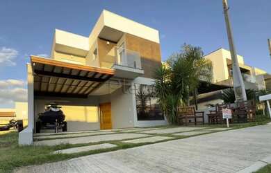 Imagem: A casa em condomínio possui 3 Dormitórios, 1 Banheiro, 4 Vagas