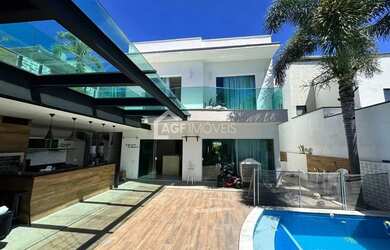 Imagem: A casa possui 5 Dormitórios, 5 Banheiros, 4 Vagas na garagem