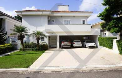 Imagem: A casa em condomínio possui 4 Dormitórios, 5 Banheiros, 5