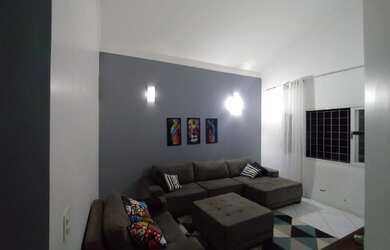 Imagem: A casa possui 3 Dormitórios, 2 Banheiros, 4 Vagas na garagem