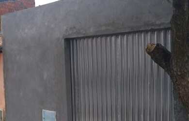 Imagem: A casa possui 2 Dormitórios, 1 Banheiro e 1 Vaga na garagem