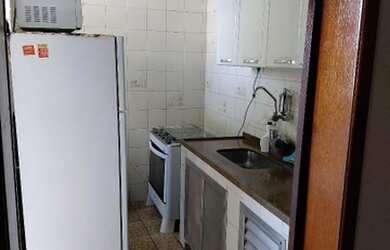 Imagem: O apartamento possui 3 Dormitórios, 1 Banheiro, 1 Vaga na garagem