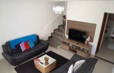 Imagem: A casa possui 2 Dormitórios, 3 Banheiros, 1 Vaga na garagem