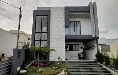 Imagem: A casa possui 4 Dormitórios, 3 Banheiros, 2 Vagas na garagem