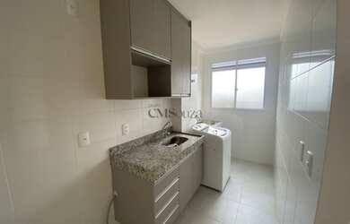 Imagem: O apartamento possui 2 Dormitórios, 1 Banheiro, 1 Vaga na garagem