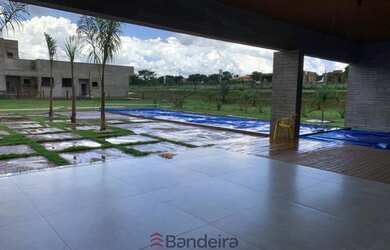 Imagem: A casa em condomínio possui 5 Dormitórios, 5 Banheiros, 4