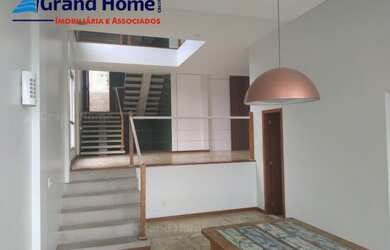 Imagem: A casa possui 4 Dormitórios, 5 Banheiros, 3 Vagas na garagem