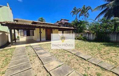 Imagem: A casa possui 3 Dormitórios, 3 Banheiros, 3 Vagas na garagem