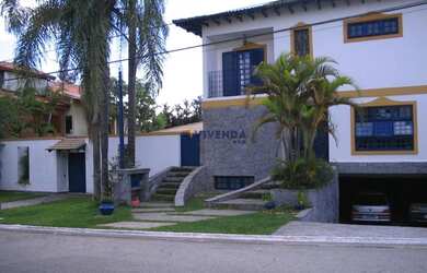 Imagem: A casa em condomínio possui 4 Dormitórios, 5 Banheiros, 5