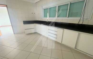 Imagem: O apartamento possui 4 Dormitórios, 5 Banheiros, 2 Vagas na