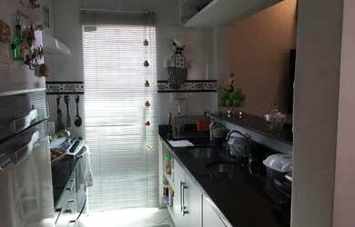 Imagem: A casa possui 2 Dormitórios, 1 Banheiro, 2 Vagas na garagem