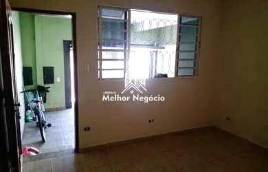 Imagem: A casa possui 3 Dormitórios, 1 Banheiro, 1 Vaga na garagem