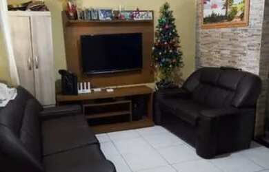 Imagem: A casa possui 2 Dormitórios, 1 Banheiro, 1 Vaga na garagem