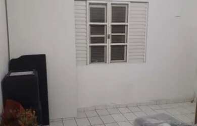 Imagem: A casa possui 1 Dormitório, 1 Banheiro, 55m² de Área e está