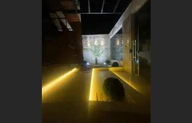 Imagem: A casa possui 3 Dormitórios, 3 Banheiros, 3 Vagas na garagem