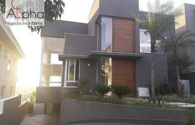 Imagem: A casa em condomínio possui 4 Dormitórios, 4 Banheiros, 5