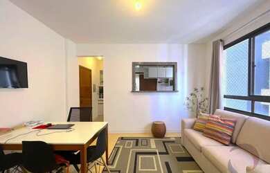 Imagem: O apartamento possui 1 Dormitório, 1 Banheiro, 1 Vaga na garagem