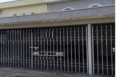 Imagem: A casa possui 2 Dormitórios, 1 Banheiro, 90m² de Área e está