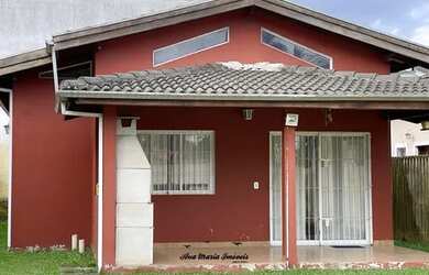 Imagem: A casa possui 3 Dormitórios, 2 Banheiros, 4 Vagas na garagem