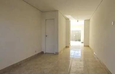 Imagem: A casa possui 2 Dormitórios, 3 Banheiros, 2 Vagas na garagem