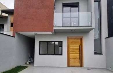 Imagem: A casa possui 3 Dormitórios, 4 Banheiros, 2 Vagas na garagem