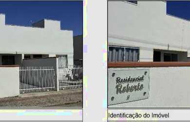 Imagem: A casa possui 2 Dormitórios, 1 Banheiro, 1 Vaga na garagem