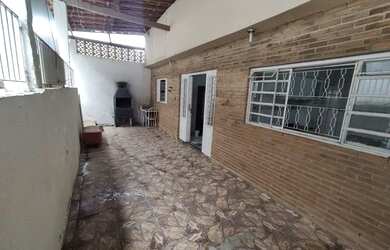 Imagem: A casa possui 2 Dormitórios, 1 Banheiro, 120m² de Área e