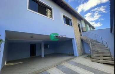 Imagem: A casa possui 5 Dormitórios, 5 Banheiros, 5 Vagas na garagem