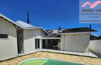 Imagem: A casa possui 4 Dormitórios, 4 Banheiros, 2 Vagas na garagem