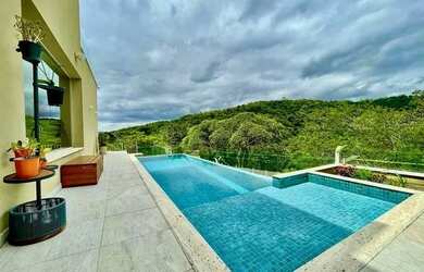 Imagem: A casa em condomínio possui 5 Dormitórios, 5 Banheiros, 5