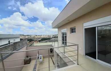 Imagem: A casa possui 3 Dormitórios, 4 Banheiros, 3 Vagas na garagem