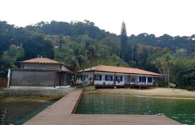 Imagem: A casa possui 5 Dormitórios, 4 Banheiros, 5 Vagas na garagem