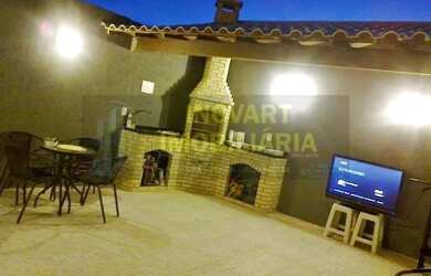 Imagem: A casa possui 2 Dormitórios, 3 Banheiros, 3 Vagas na garagem