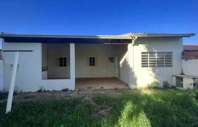 Imagem: A casa possui 2 Dormitórios, 1 Banheiro, 70m² de Área e