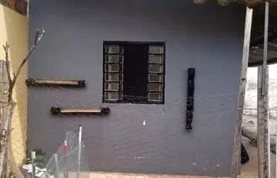 Imagem: A casa possui 1 Dormitório, 1 Banheiro e está localizado