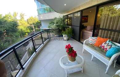 Imagem: O apartamento possui 3 Dormitórios, 5 Banheiros, 2 Vagas na