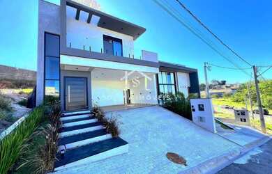 Imagem: A casa possui 3 Dormitórios, 5 Banheiros, 3 Vagas na garagem