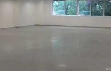 Imagem: O depósito possui 5 Vagas na garagem e 1084m² de Área e está