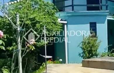 Imagem: A casa possui 4 Dormitórios, 2 Banheiros, 2 Vagas na garagem