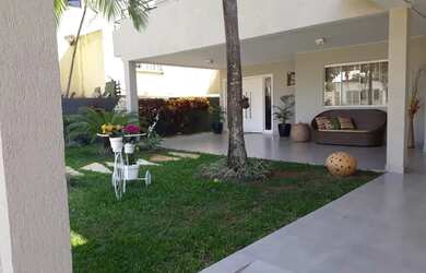 Imagem: A casa em condomínio possui 5 Dormitórios, 5 Banheiros, 4