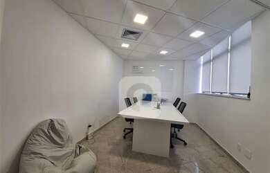 Imagem: O depósito possui 1 Vaga na garagem e 50m² de Área e está