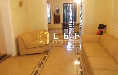 Imagem: O depósito possui 5 Vagas na garagem e 1022m² de Área e está