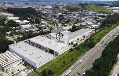 Imagem: O depósito possui 3 Vagas na garagem e 1759m² de Área e está