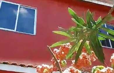 Imagem: A casa possui 4 Dormitórios, 2 Banheiros, 2 Vagas na garagem