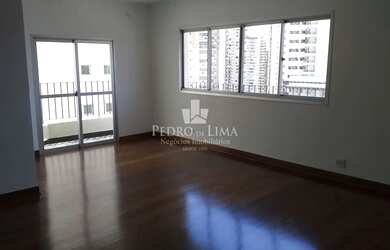 Imagem: O apartamento possui 4 Dormitórios, 3 Banheiros, 3 Vagas na