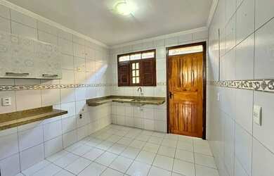 Imagem: A casa em condomínio possui 4 Dormitórios, 5 Banheiros, 3