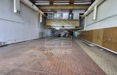 Imagem: O depósito possui 5 Vagas na garagem, 1.200m² de Área e