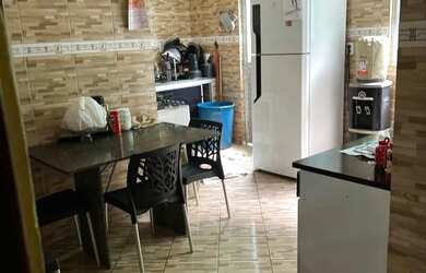 Imagem: A casa possui 2 Dormitórios, 1 Banheiro e está localizado